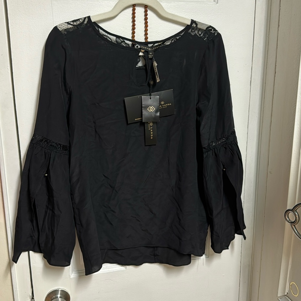 dora landa xs nwt black flowy top with bell sleeves